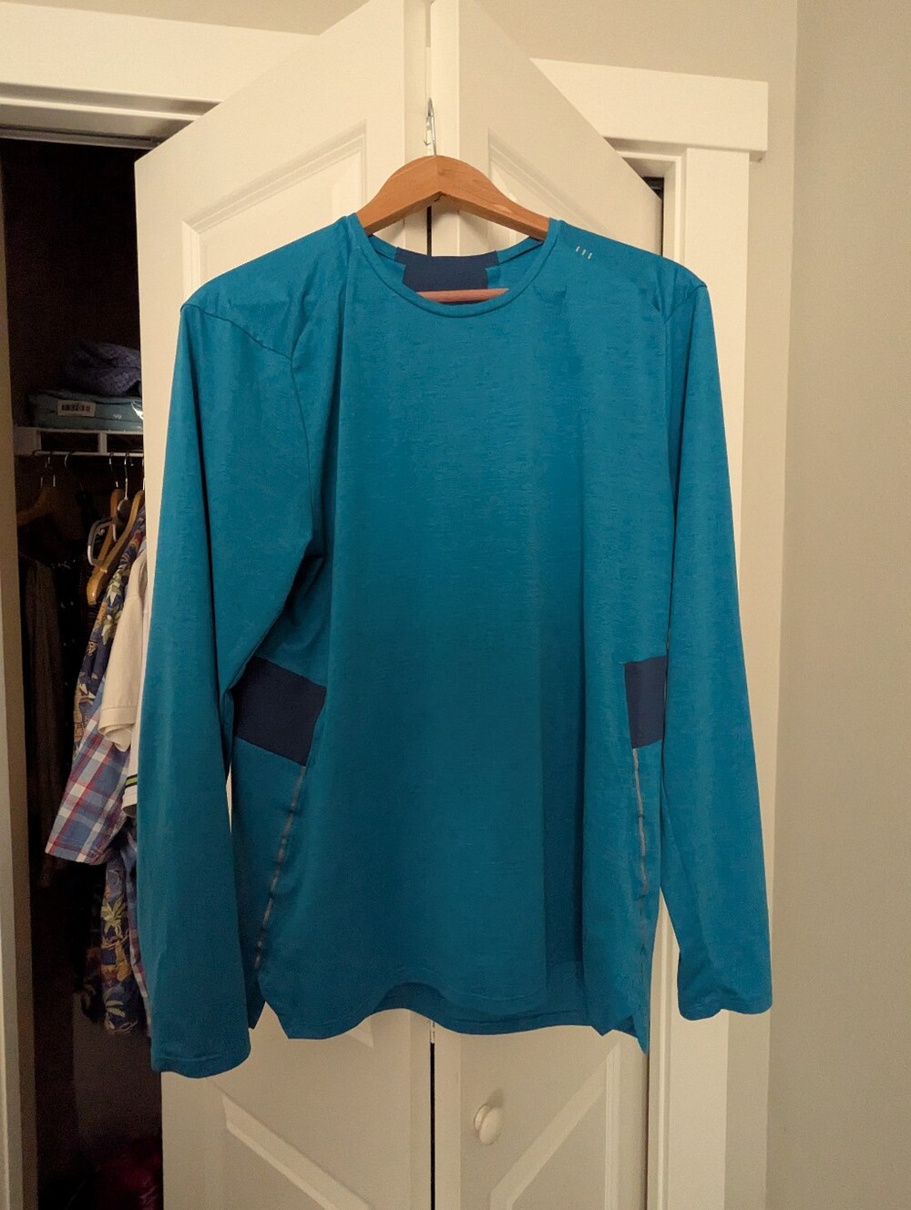 Lululemon Men's Medium Fast & Free Long Sleeve Aqua & Deep Marine